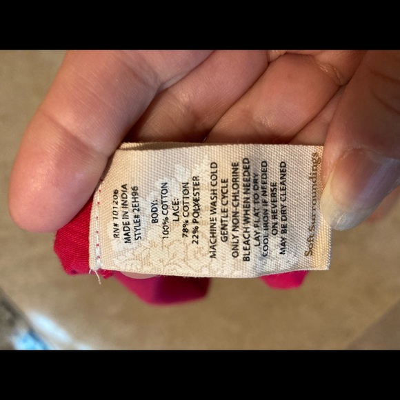 Soft surroundings V-neck tee. Lace neck.  Size medium. - Picture 3 of 5